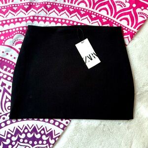 Zara Mini Skirt. Size M. 🖤